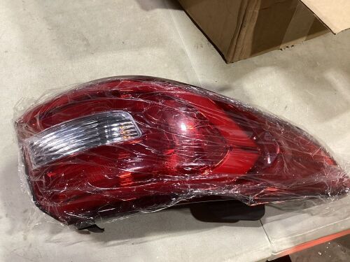 Driver Tail Light for 2015-2018 Subaru Outback - Lot 414