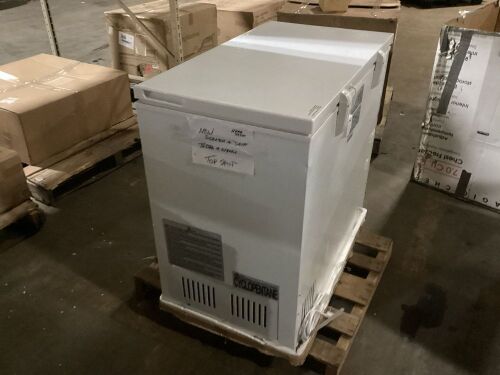 Magic Chef 7.0 cu. ft. Chest Freezer - New w/ Cosmetic Damage - Lot 39