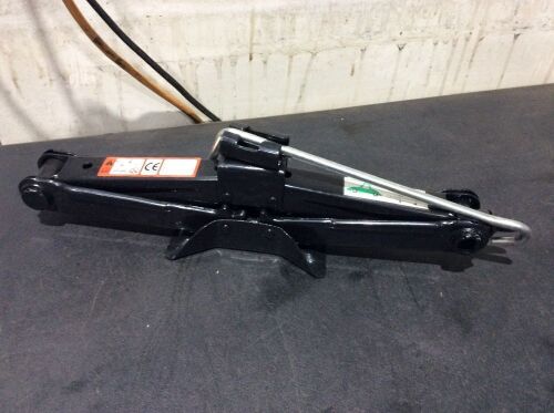 Scissor Jack Lift with Crank Handle  - Lot 574