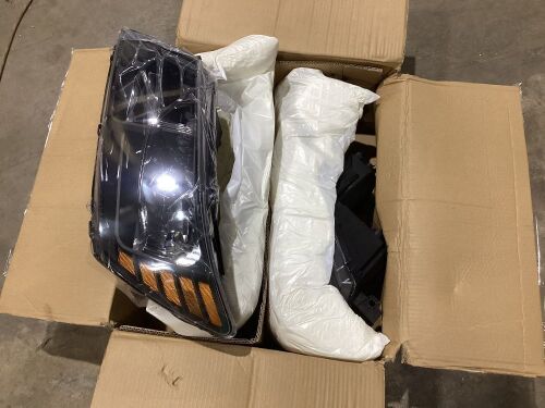 Head Lights for 09-18 Dodge Journey   - Lot 356