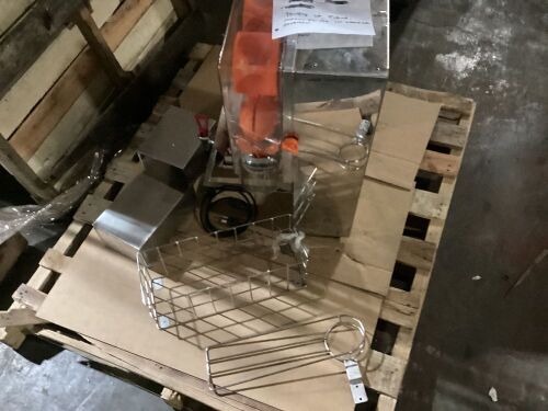 Commercial Juicer  - Lot 821