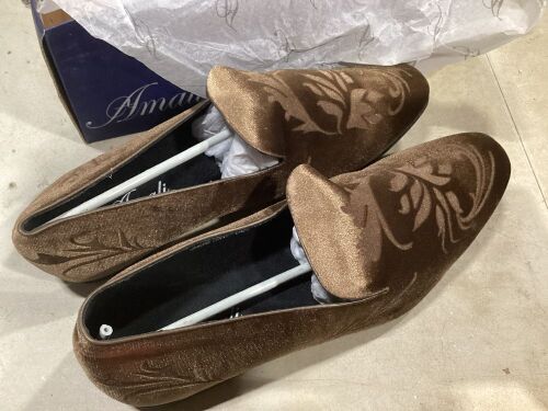Amali Velet Slippers - Lot 895