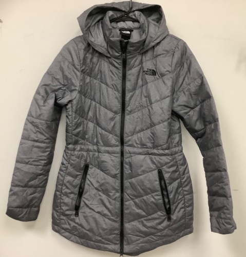 North Face Womens Puffy Coat, S, E-Commerce Return, Sold as is - Lot 100