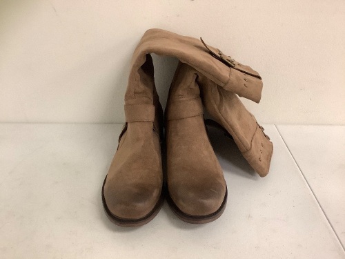 Natural Reflections Brown Boots, Size 10M, E-Commerce Return - Lot 452