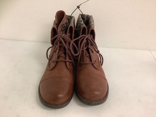 Natural Reflections Boots, Size 10, Appears New - Lot 484