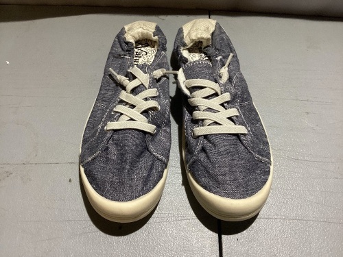 Natural Reflections Denim Chambray Sneakers, Ladies Size 7 - Lot 211