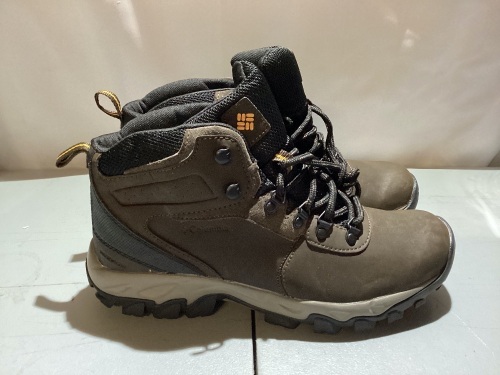 Columbia Hiking Boots, Men's Size 9 - Lot 215