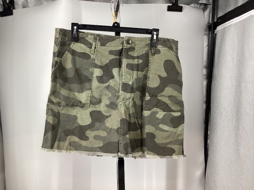 Natural Reflections Women's Shorts, Size 16 - Lot 425