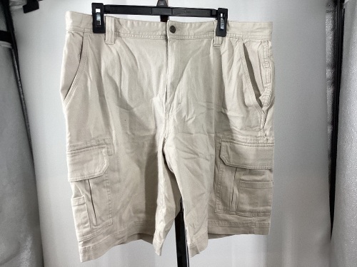 Red Head Men's Shorts, Stretch, Size 38 - Lot 455