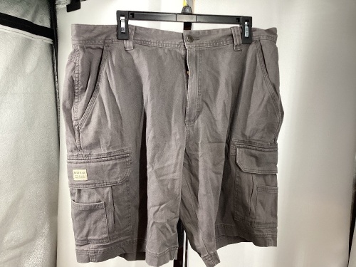 Red Head Men's Shorts, Size 38 - Lot 460