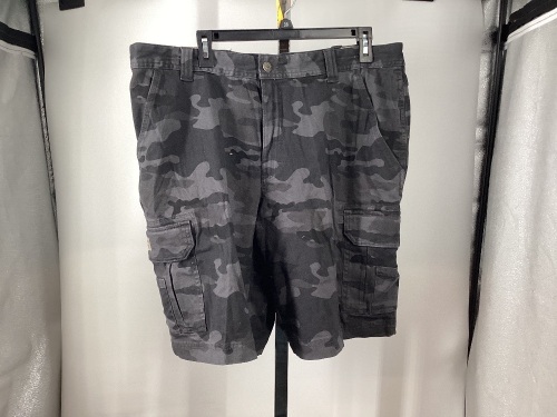 Red Head Men's Shorts, 38 - Lot 4725
