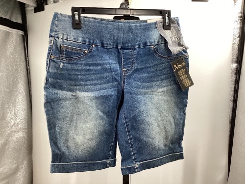 Natural Reflections Women's Shorts, Size 4 - Lot 423