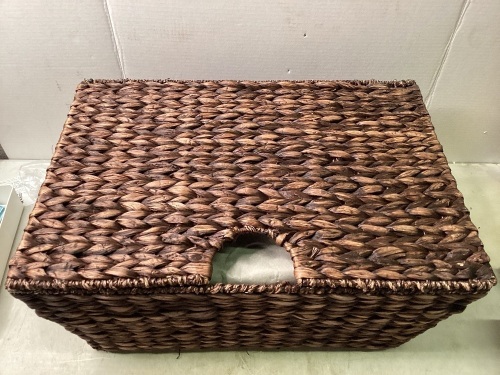 Set of 2 Wicker Storage Baskets - Lot 601