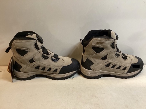 Insulated Waterproof Boots, Size 9M - Lot 680