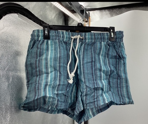 Natural Reflections Striped Shorts, Size M - Lot 433