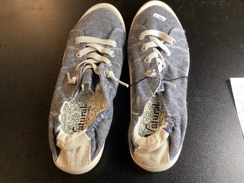 Natural Reflections Chambray Denim Slip On Shoes, Size 7 - Lot 469