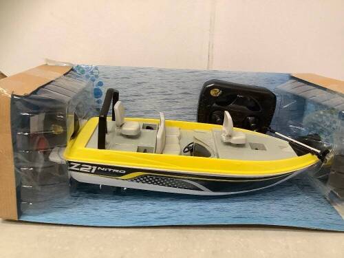 Remote Control Boat - Lot 90