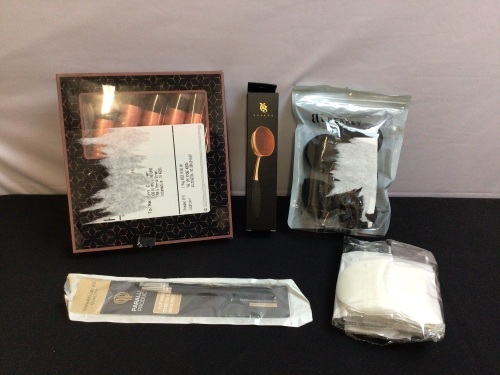 Bundle of Makeup Brushes & Supplies - Lot 270