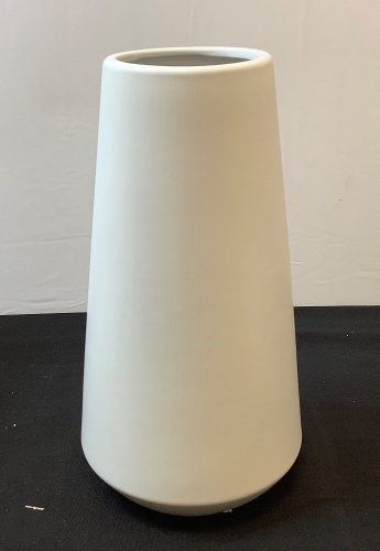 11" Ceramic Vase - Lot 649