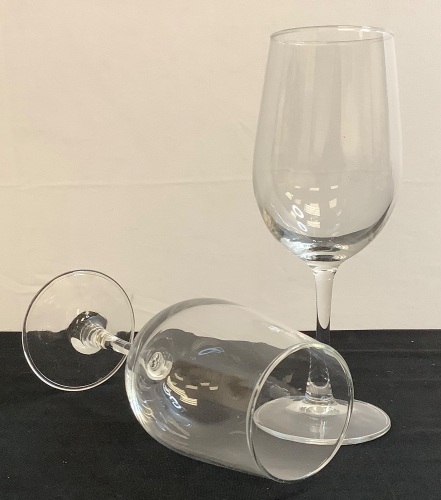 Set of 8 - 12 oz Wine Glasses - Lot 596