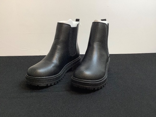 Soda Womens Boots, 8.5 - Lot 482