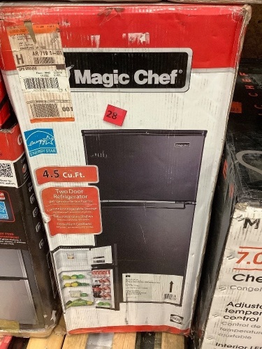 Magic Chef4.5 cu. ft. 2 Door Mini Fridge in Black with Freezer - Lot 28