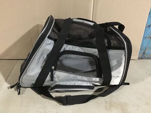 Small Pet Carrier  - Lot 750