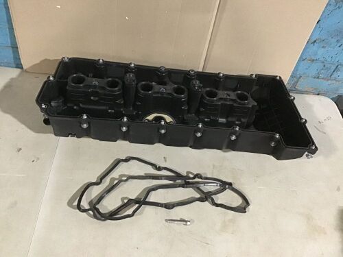 Engine Valve Cover for BMW E70 E82 E90 E91 X3 X5 128i 3281 528i - Lot 666