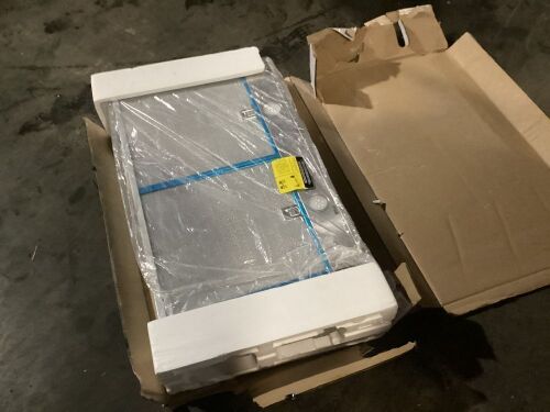 30 in. W Convertible Under Cabinet Range Hood with Charcoal Filter in Stainless Steel - Lot 902