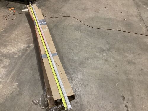 Lot of (13) T8 LED Tube Lights - Lot 528