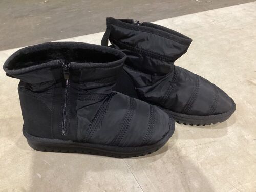 Black Snow Boots, Size 41  - Lot 1181