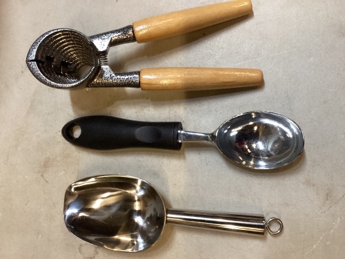 3 Piece Kitchen Utensil Set - Lot 952