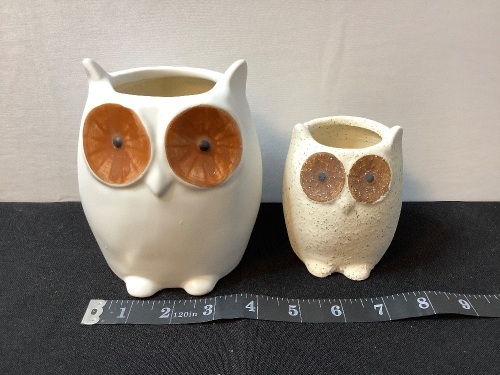 Set of 2 Decorative Owls - Lot 204