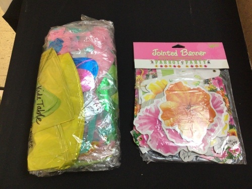 Hawaiian Tropical Party Supplies and Banner - Lot 433