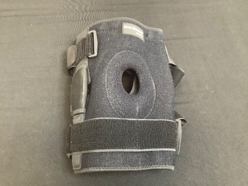 Knee Brace, XL - Lot 533