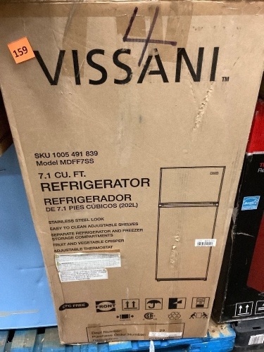 Vissani7.1 cu. ft. Top Freezer Refrigerator in Stainless Steel Look - Lot 159
