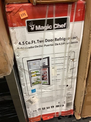 Magic Chef 4.5 cu. ft. 2 Door Mini Fridge in Black with Freezer - Lot 171