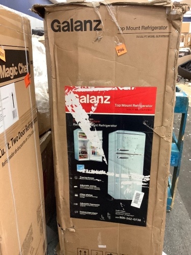 Galanz 7.6 cu ft Top Mount Refrigerator - Lot 296