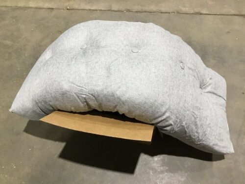 Body Pillow  - Lot 406