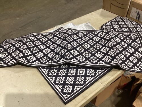 Set of Kitchen Rugs, 23.5" x 15.5", 46.5" x 15.5"  - Lot 677