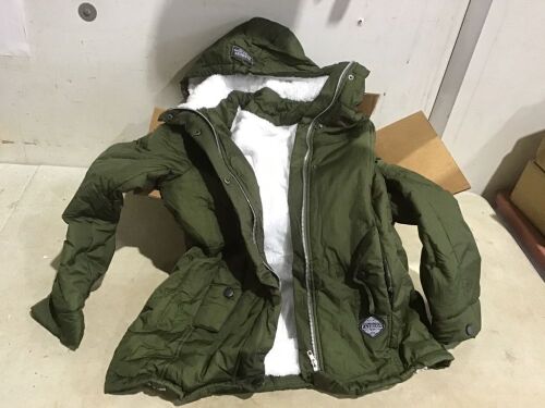 Green Jacket, Unknown Size  - Lot 530