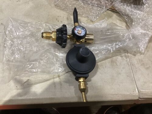 Helium Tank Regulator Latex Balloon Filler Valve with Pressure Gauge 0-3000 PSI for G5/8 Outlet Thread Tank Valve - Lot 752