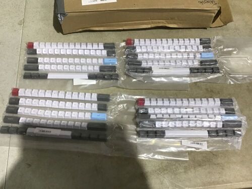 Lot of (4) Computer Keycaps - Lot 579
