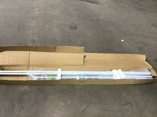LeadZM Wall Mounted Projector Screen  - Lot 440