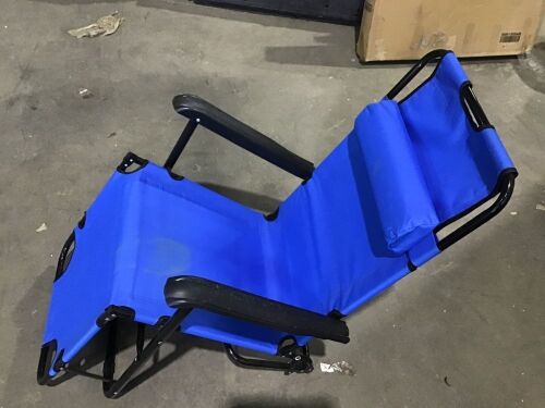 Reclining Patio Chair - Dirty  - Lot 695