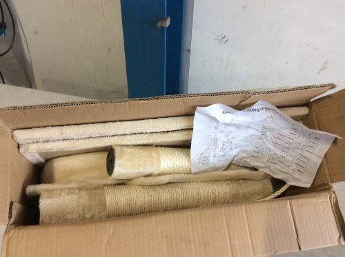 Cat Tower - Unknown Condition - Lot 1115