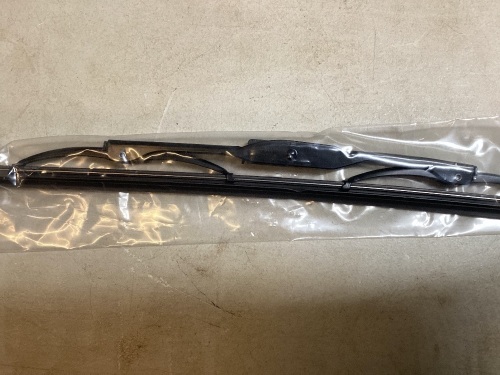Rear Wiper Blade For Cadillac SRX 2010-2016 - Lot 243