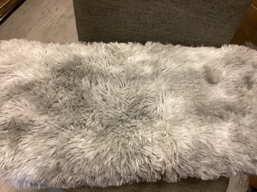 4' x 8' Fur Rug - Lot 441
