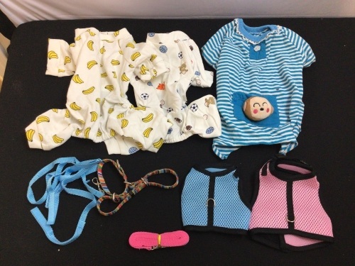 Bundle of Pet Supplies-3 Shirts(M), 2 Harnesses, Collar, 2 Leashes - Lot 137