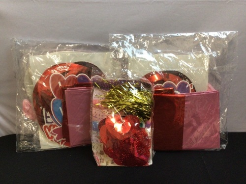 Bundle of Valentine Party Supplies-2 Packs of Decor & 1 Pack of Streamers - Lot 251